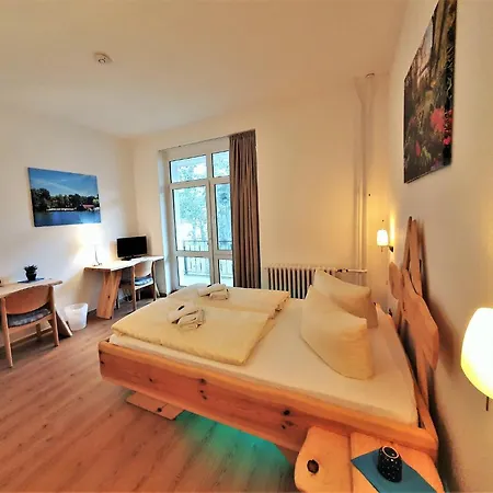 Waldhotel Am Berlin-schmoeckwitz ホテル