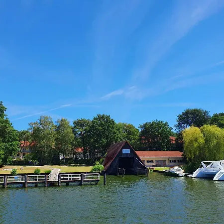 Waldhotel Am See Berlin-Schmoeckwitz