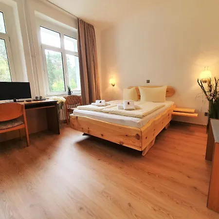 Hotel Waldhotel Am Berlin-schmoeckwitz 3*