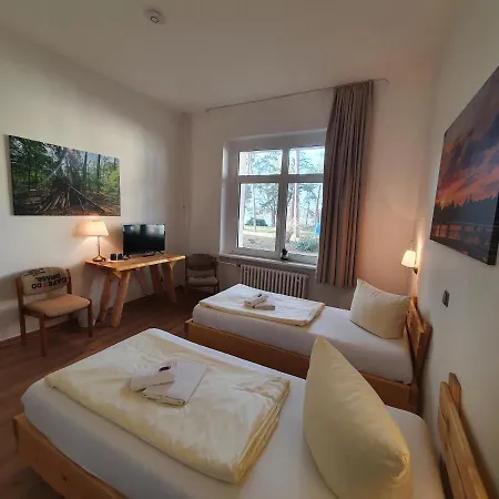 מלון Waldhotel Am Berlin-schmoeckwitz 3*