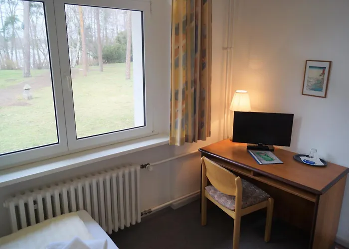 Waldhotel Am See Berlin-Schmoeckwitz